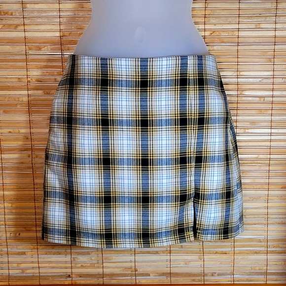 Urban Outfitters Plaid Miniskirt POCKETS - Picture 1 of 11